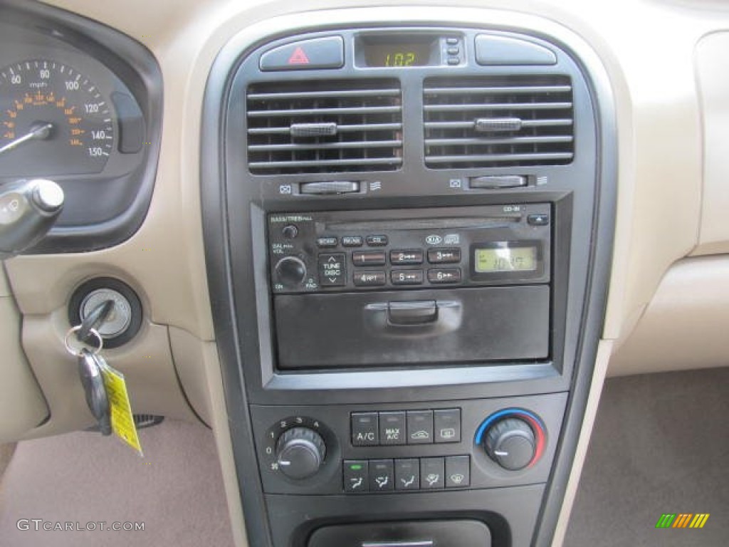 2005 Kia Optima LX Controls Photos