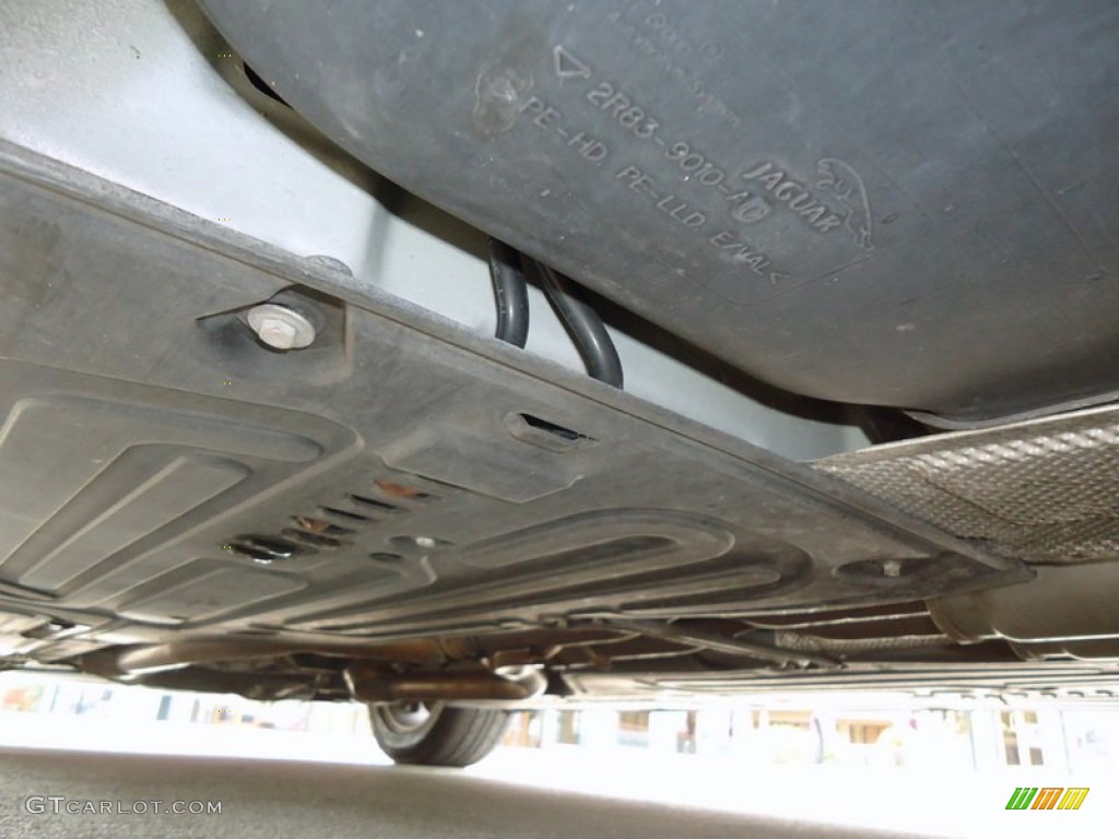 2003 Jaguar S-Type 3.0 Undercarriage Photo #78002244