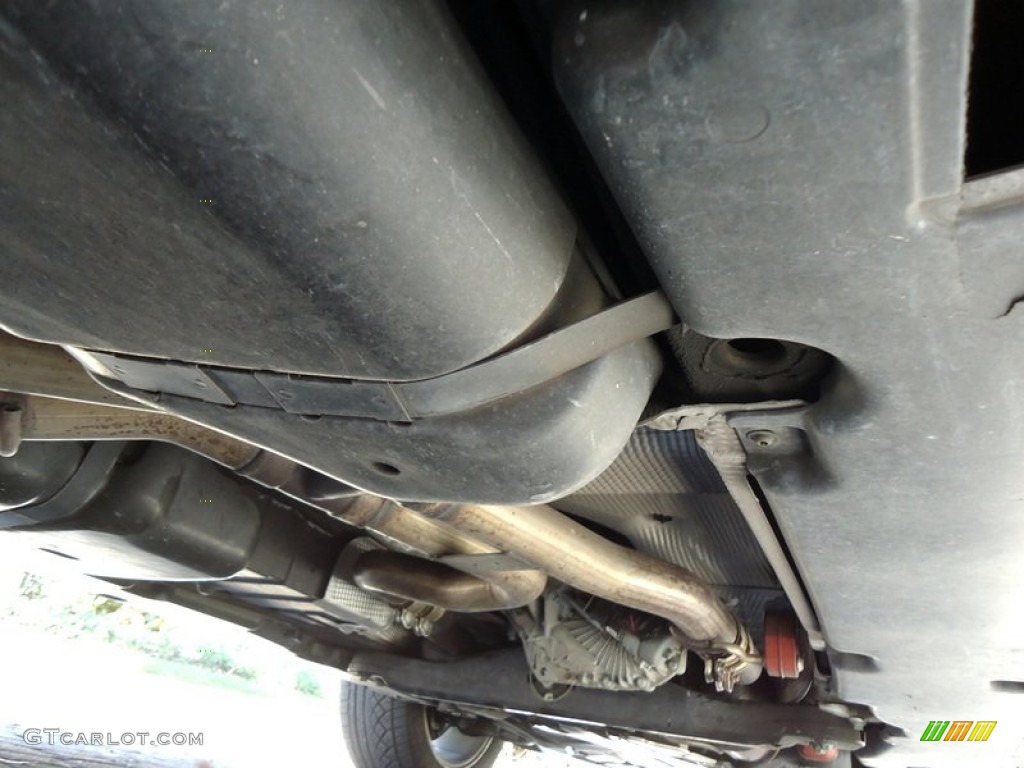 2004 Porsche Cayenne S Undercarriage Photo #78005603