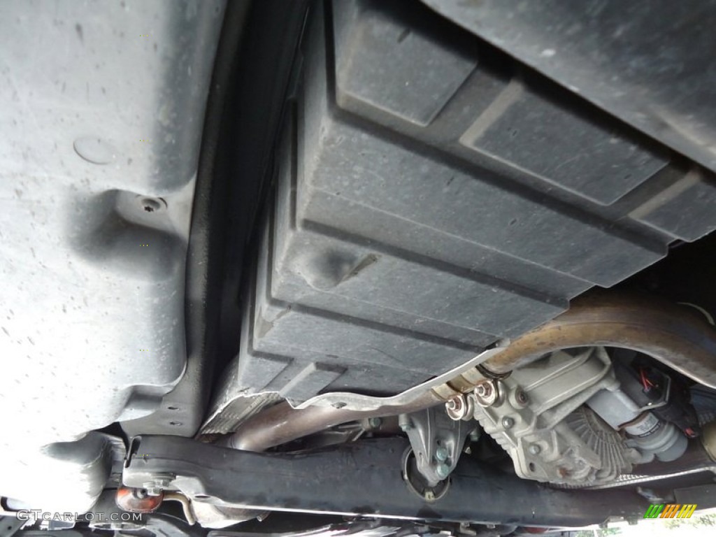 2004 Porsche Cayenne S Undercarriage Photo #78005624