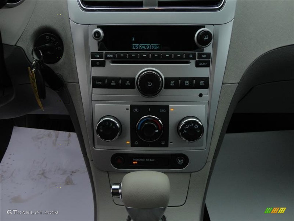 2009 Chevrolet Malibu LS Sedan Controls Photo #78006893