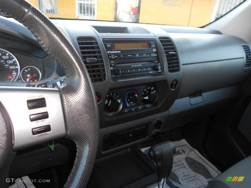 2005 Xterra SE - Red Brawn Pearl / Steel/Graphite photo #18