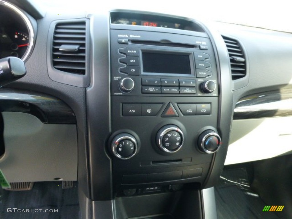 2011 Sorento LX AWD - Spicy Red / Gray photo #18