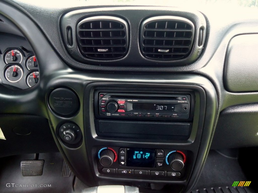 2006 Chevrolet TrailBlazer SS AWD Controls Photos