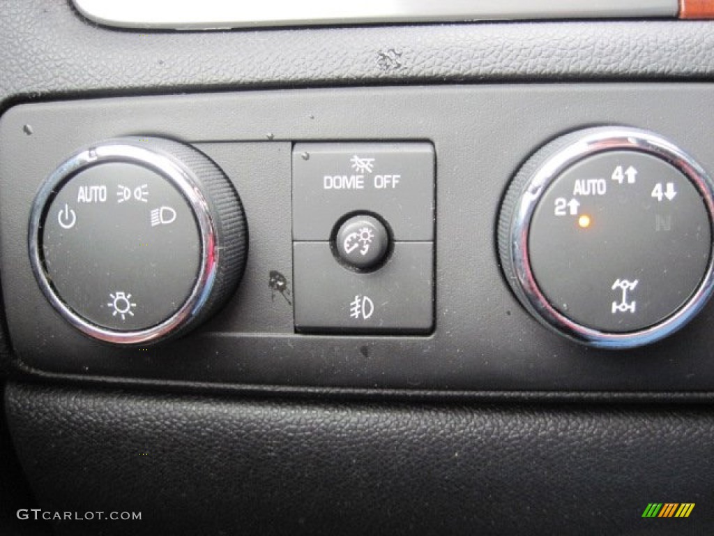 2011 Chevrolet Suburban LTZ 4x4 Controls Photos