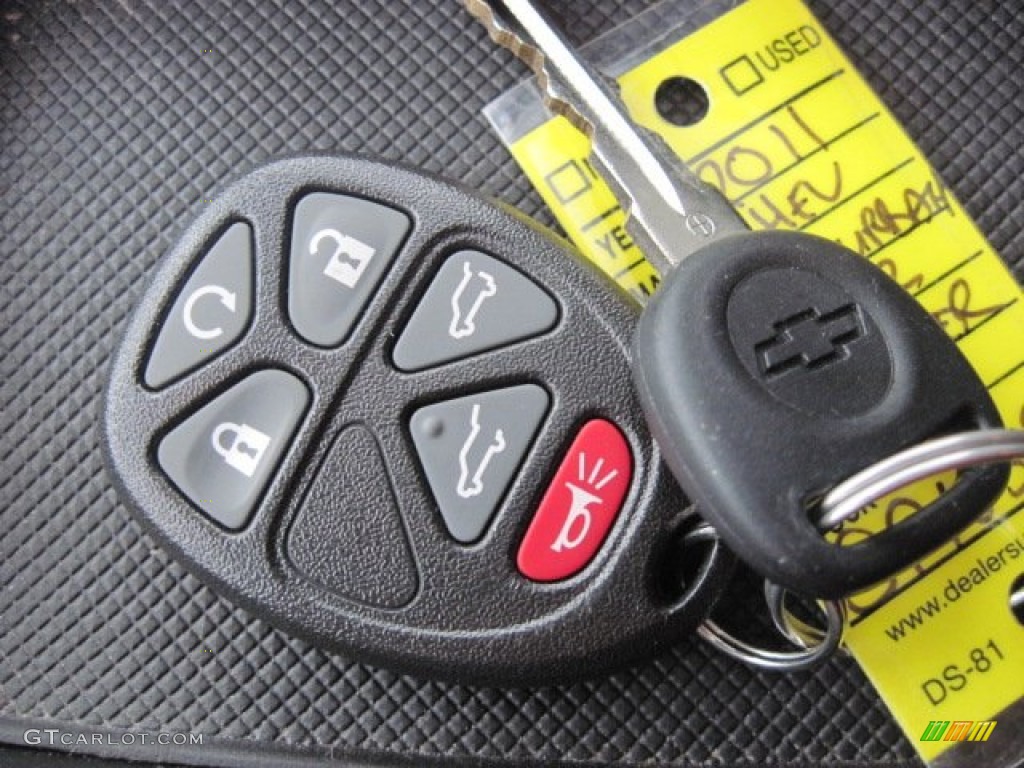 2011 Chevrolet Suburban LTZ 4x4 Keys Photos
