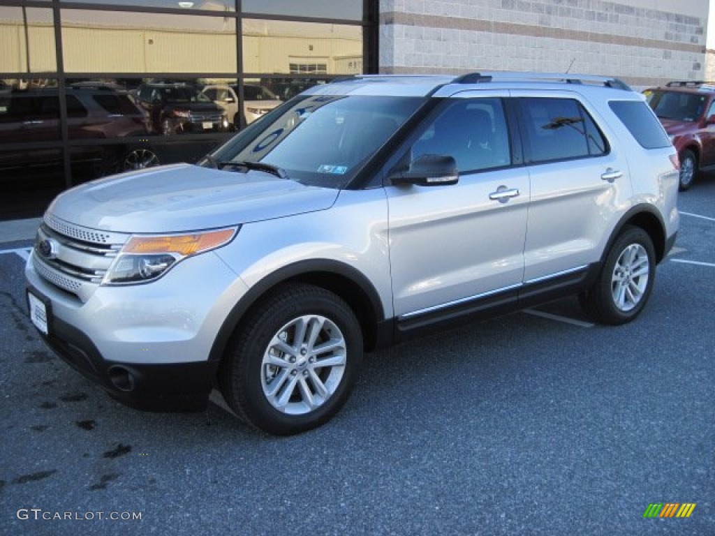 2013 Explorer XLT 4WD - Ingot Silver Metallic / Charcoal Black photo #2