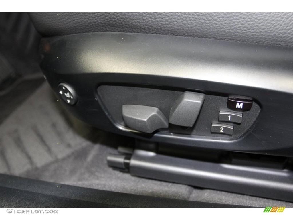 2011 BMW 3 Series 328i Sedan Controls Photo #78027417