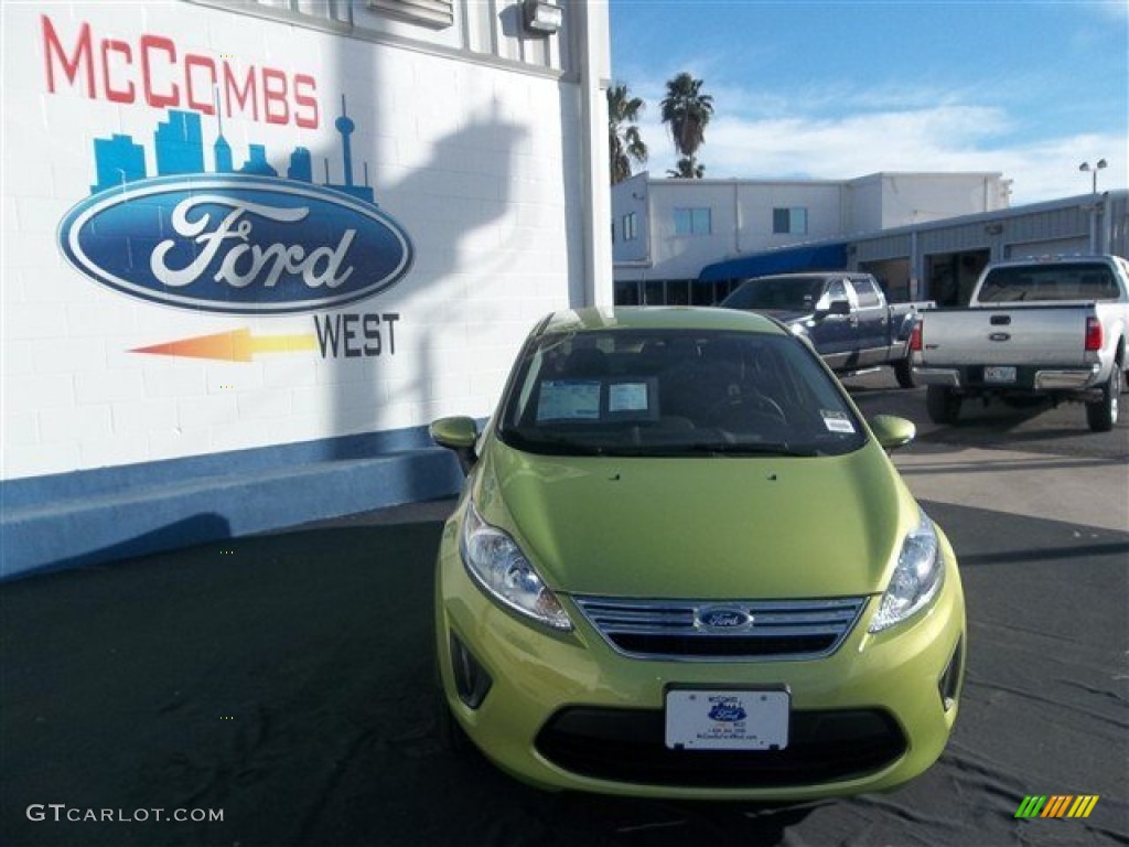 2013 Fiesta SE Sedan - Lime Squeeze / Charcoal Black photo #1