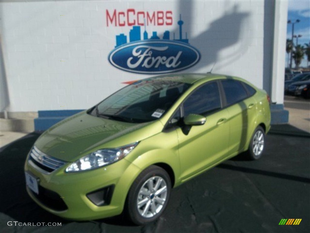 2013 Fiesta SE Sedan - Lime Squeeze / Charcoal Black photo #2