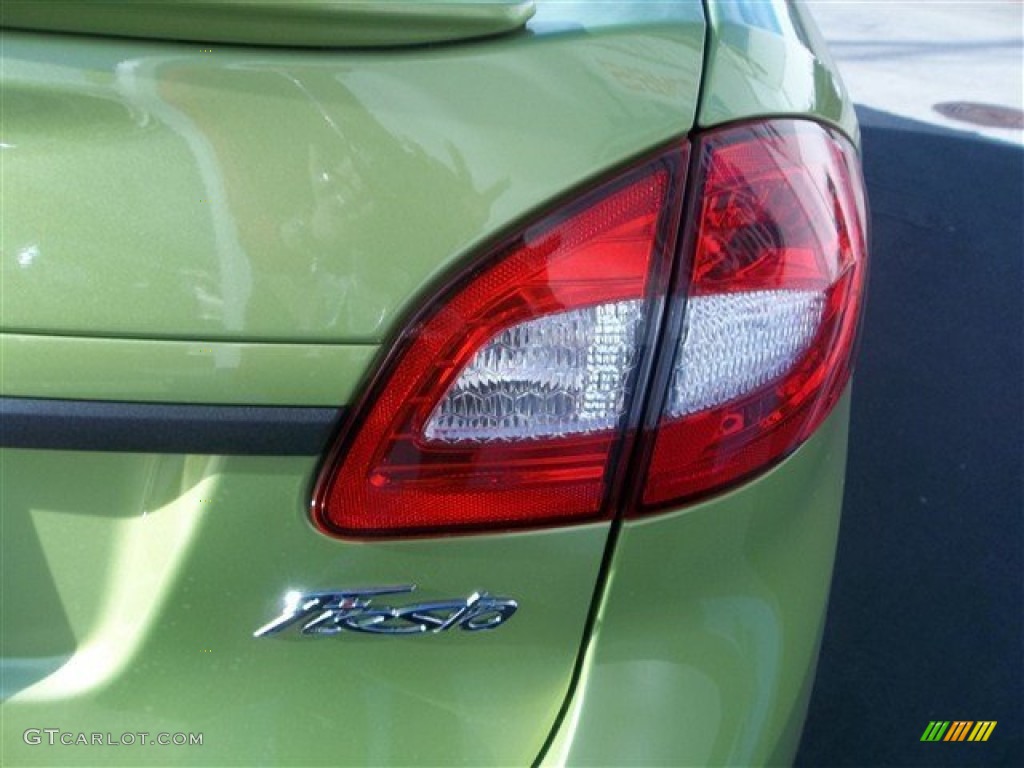 2013 Fiesta SE Sedan - Lime Squeeze / Charcoal Black photo #6