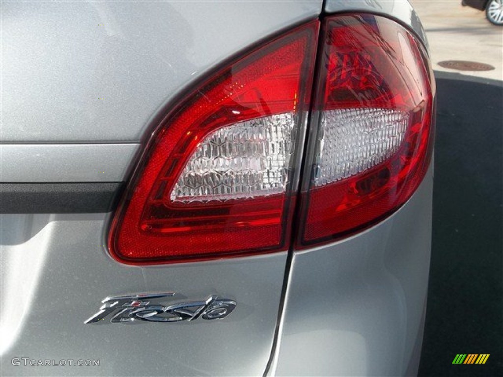 2013 Fiesta SE Sedan - Ingot Silver / Charcoal Black/Light Stone photo #6