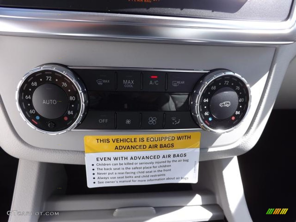 2013 Mercedes-Benz ML 350 4Matic Controls Photo #78037542