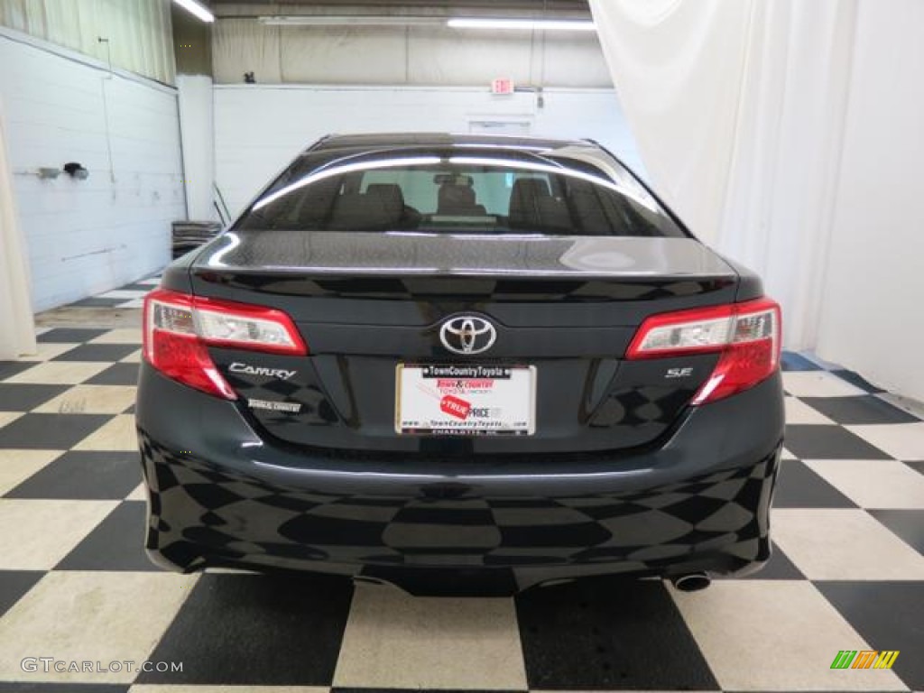 2013 Camry SE - Cosmic Gray Metallic / Black photo #19