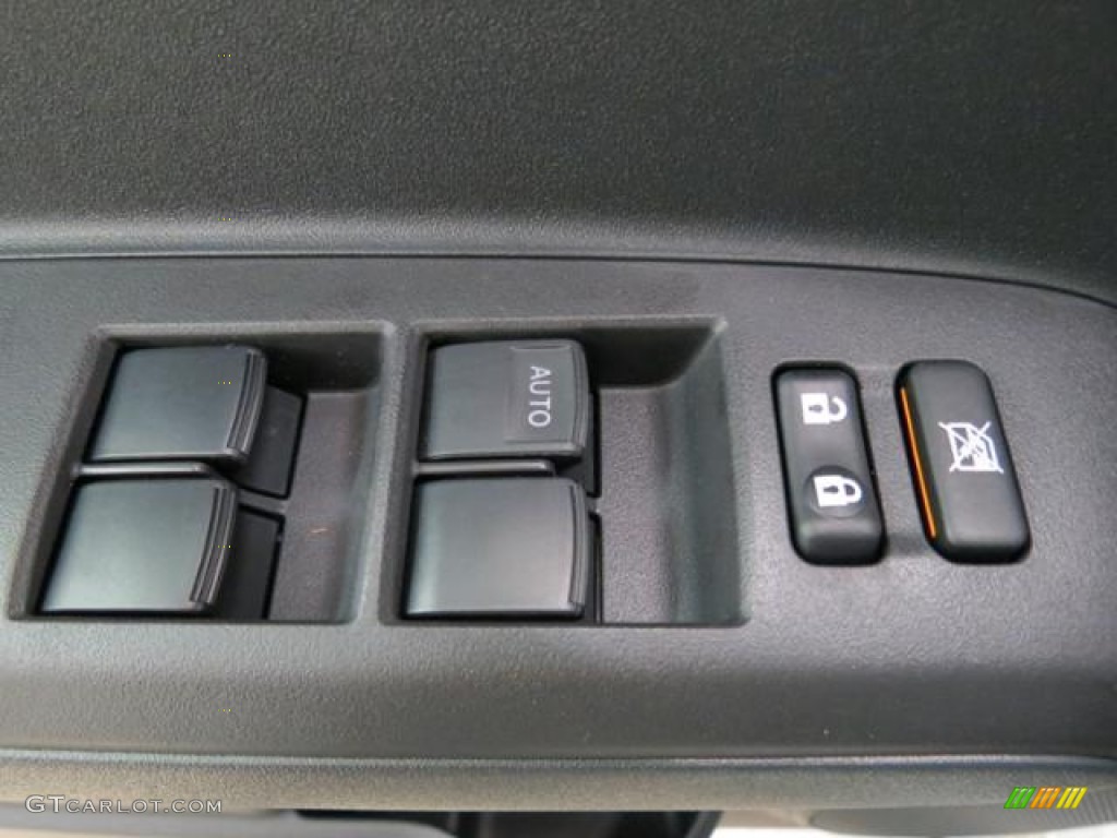 2013 Scion xB Standard xB Model Controls Photo #78048599