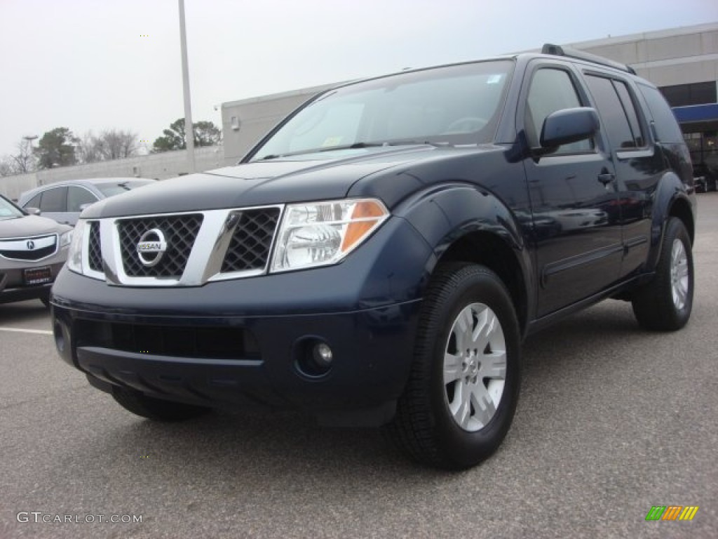 2006 Pathfinder LE 4x4 - Majestic Blue Metallic / Desert photo #1