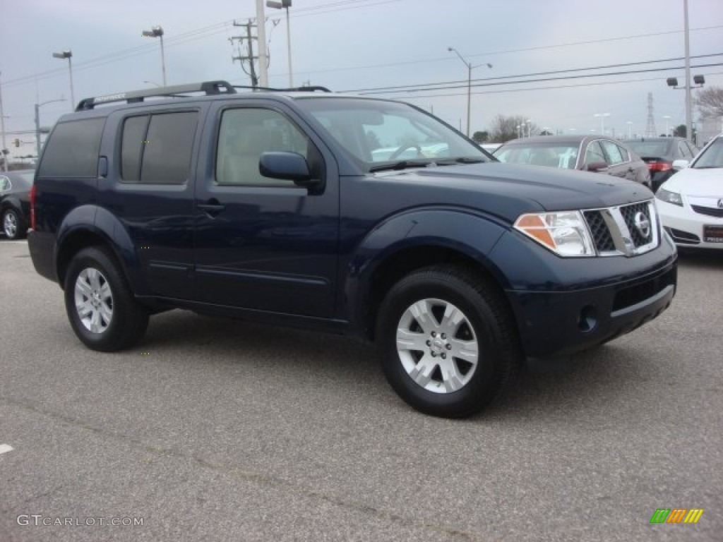 2006 Pathfinder LE 4x4 - Majestic Blue Metallic / Desert photo #7