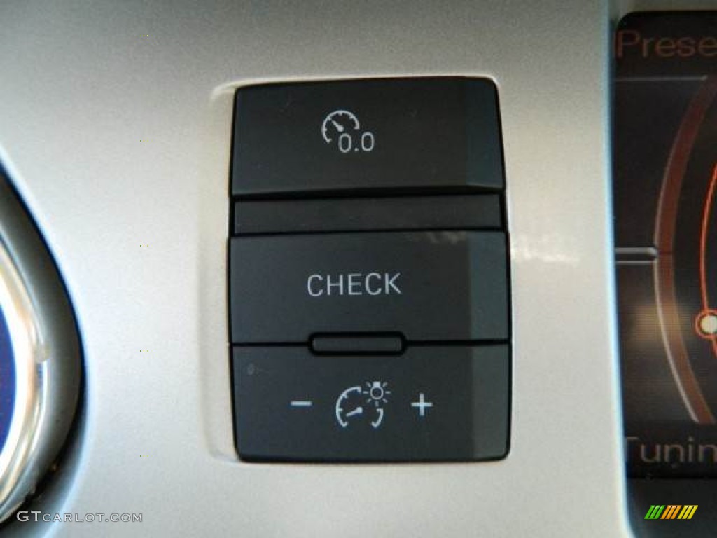 2009 Audi Q7 3.6 Premium quattro Controls Photo #78052503