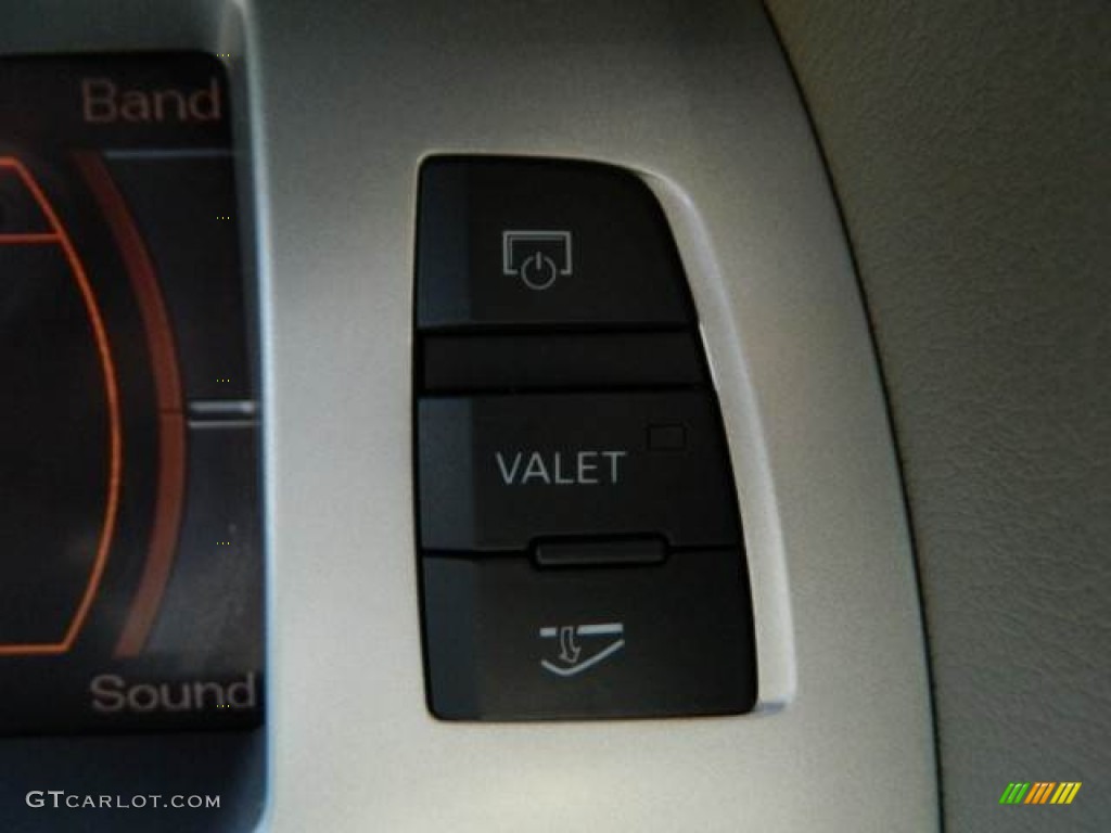2009 Audi Q7 3.6 Premium quattro Controls Photos