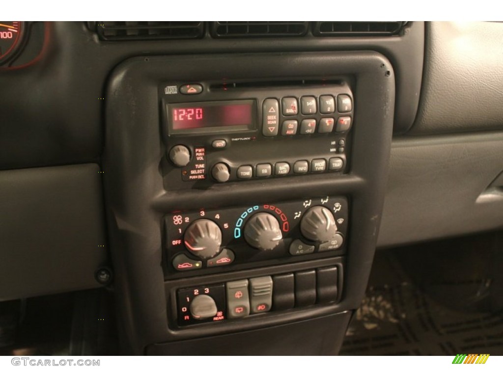 2003 Pontiac Montana Standard Montana Model Controls Photo #78054879