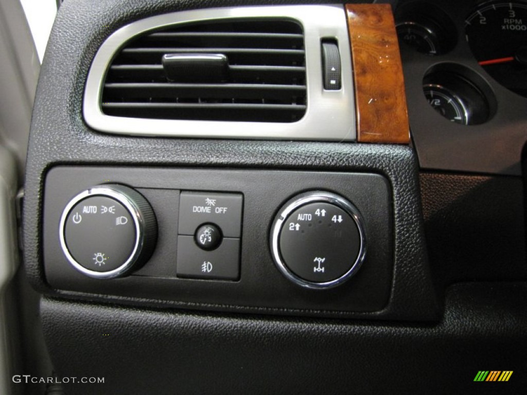 2008 Chevrolet Tahoe LTZ 4x4 Controls Photos