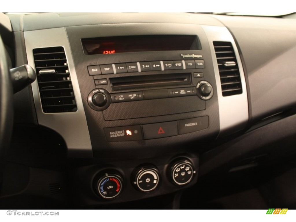 2009 Mitsubishi Outlander SE 4WD Controls Photos
