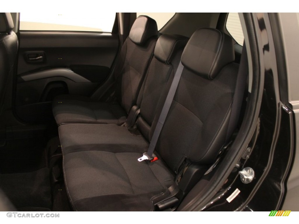 2009 Mitsubishi Outlander SE 4WD Rear Seat Photos