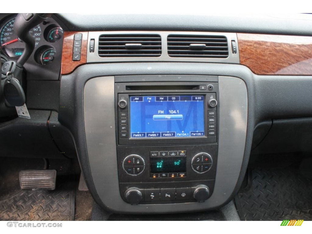 2008 GMC Sierra 3500HD SLE Crew Cab 4x4 Dually Controls Photo #78057186