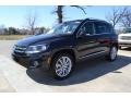 Deep Black Metallic - Tiguan SE Photo No. 1