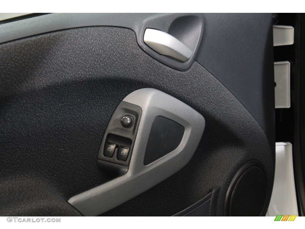 2010 Smart fortwo passion cabriolet Controls Photo #78065953