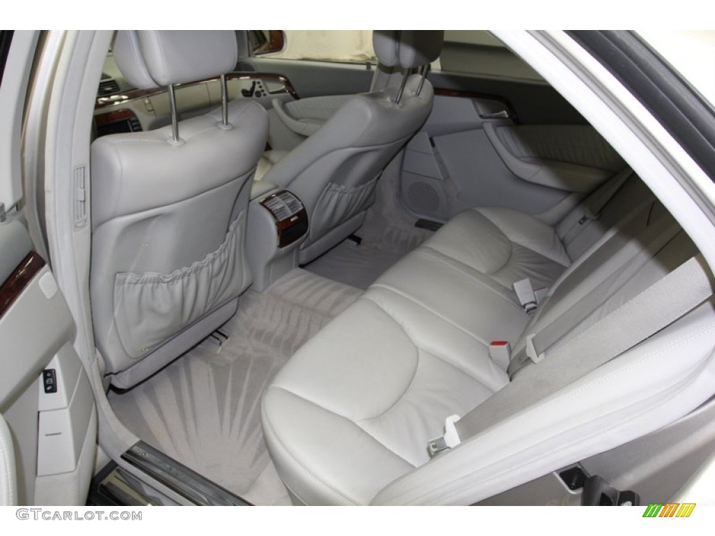 2005 Mercedes-Benz S 500 Sedan Rear Seat Photo #78067084