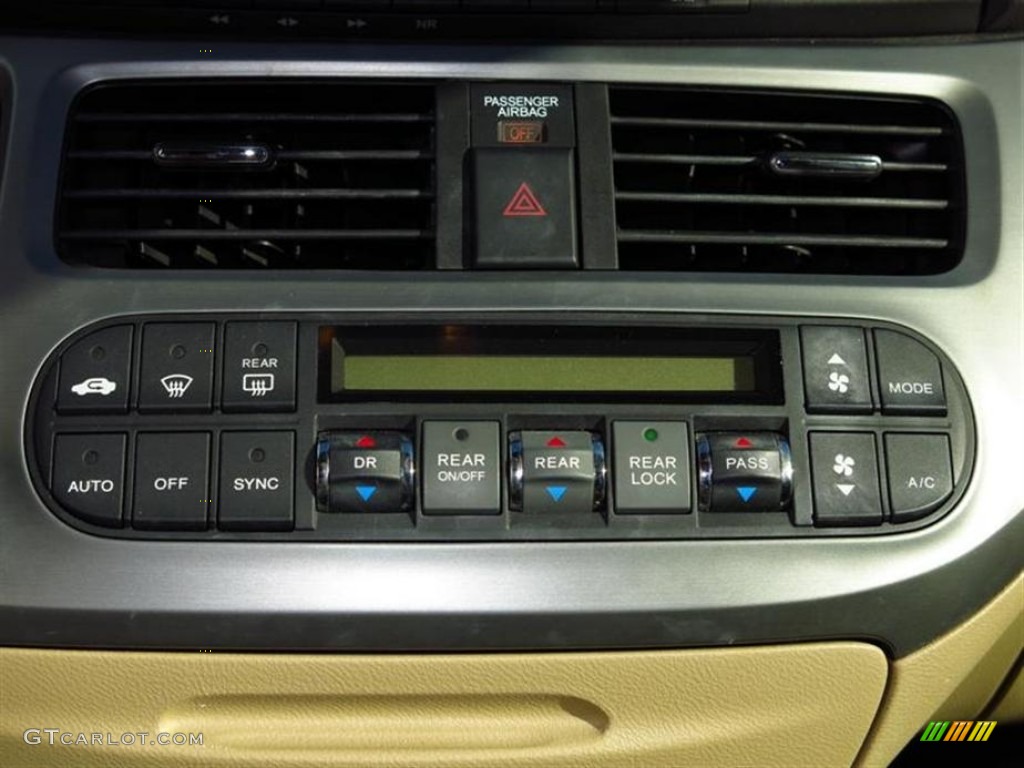 2010 Honda Odyssey EX Controls Photo #78068772