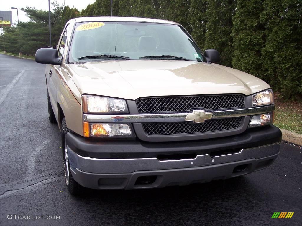 2004 Silverado 1500 Regular Cab - Sandstone Metallic / Dark Charcoal photo #17