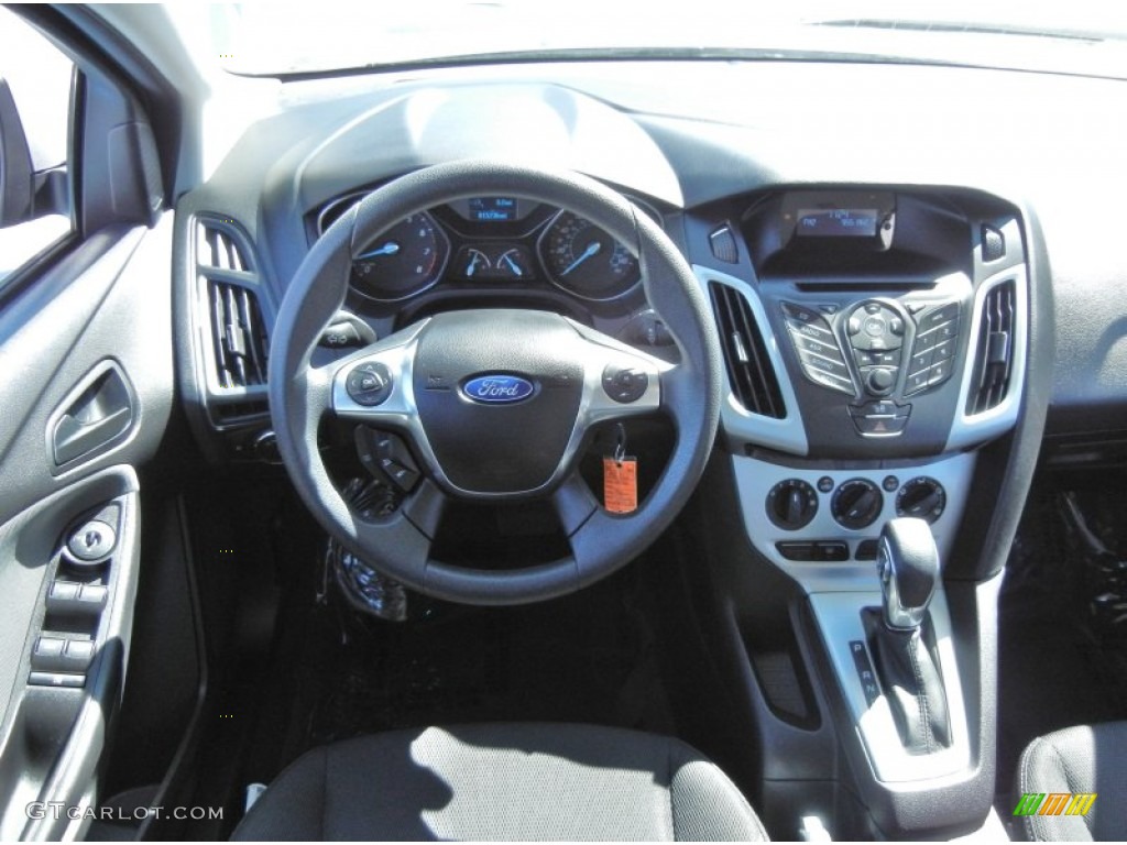 2012 Ford Focus SE Sedan Charcoal Black Dashboard Photo #78072876