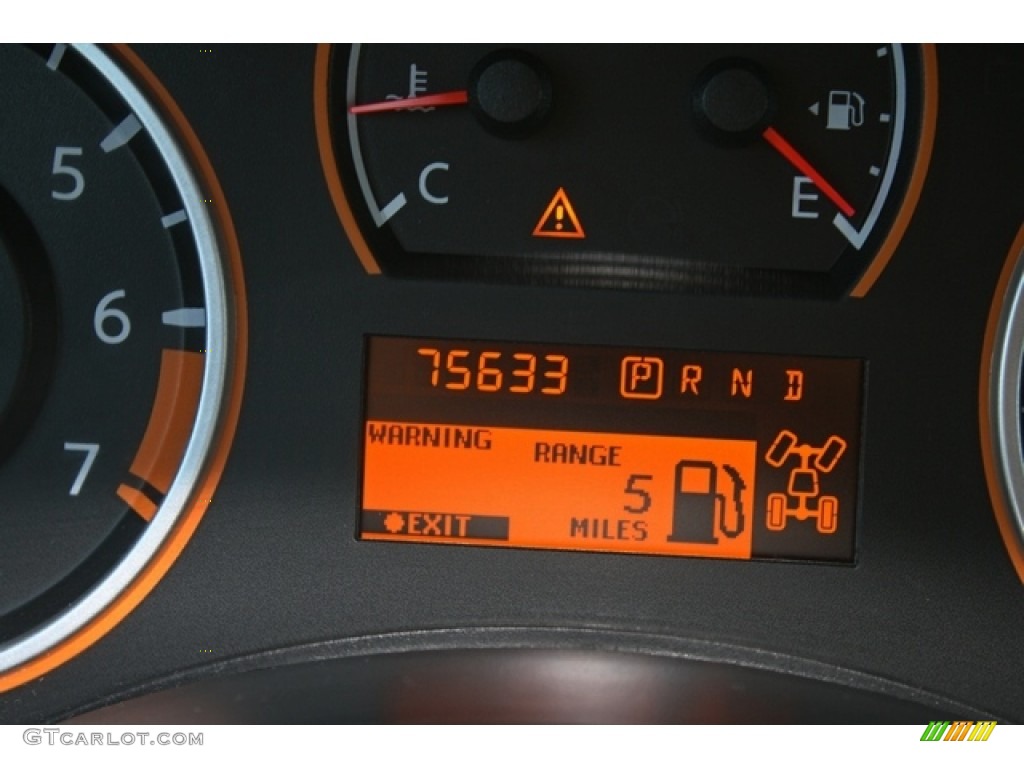 2010 Armada SE 4WD - Tuscan Sun Red Pearl / Charcoal photo #27