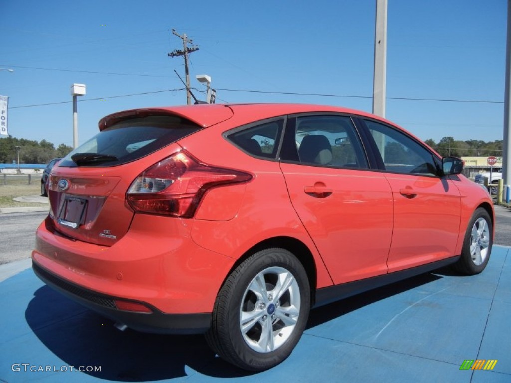 2013 Focus SE Hatchback - Race Red / Medium Light Stone photo #3