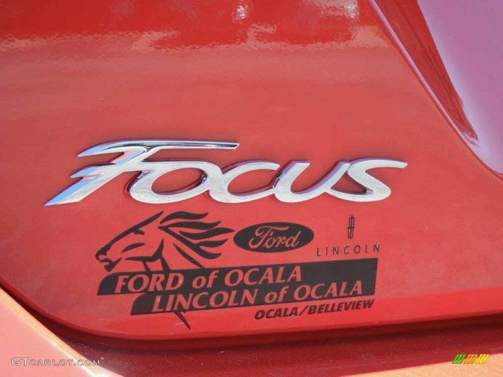 2013 Focus SE Hatchback - Race Red / Medium Light Stone photo #4