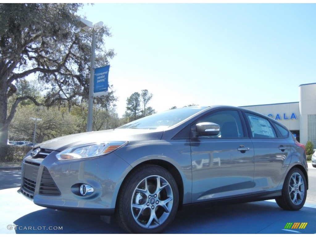 2013 Focus SE Hatchback - Sterling Gray / Charcoal Black photo #1