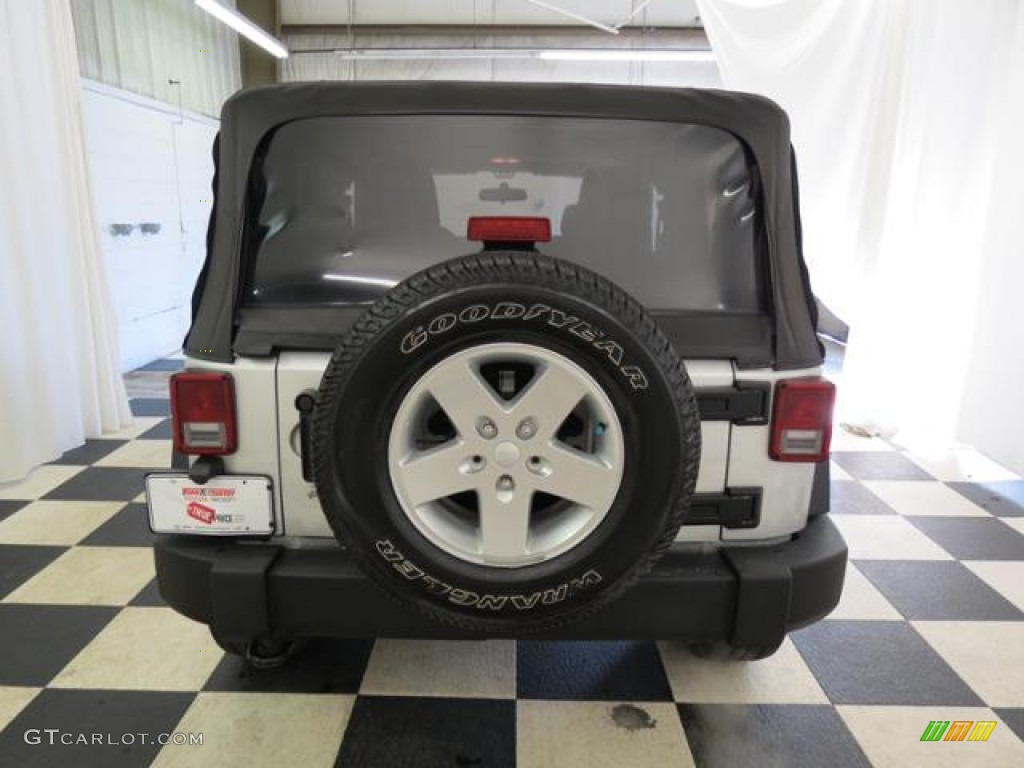 2011 Wrangler Sport S 4x4 - Bright Silver Metallic / Black photo #25