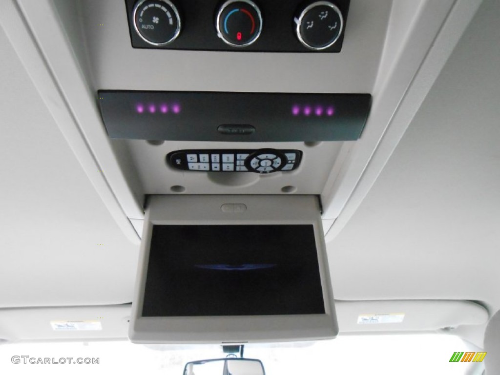 2012 Chrysler Town & Country Limited Entertainment System Photos