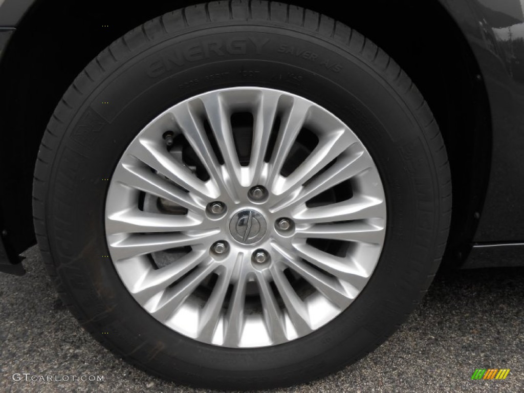 2012 Chrysler Town & Country Limited Wheel Photos