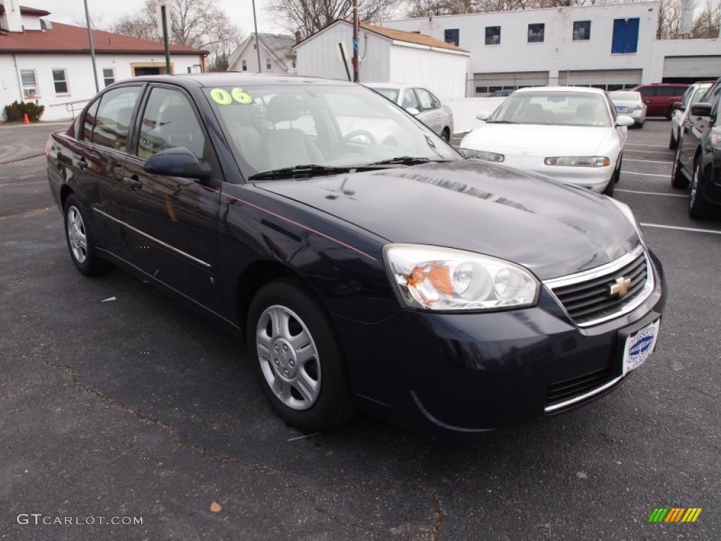 2006 Malibu LT Sedan - Dark Blue Metallic / Titanium Gray photo #4