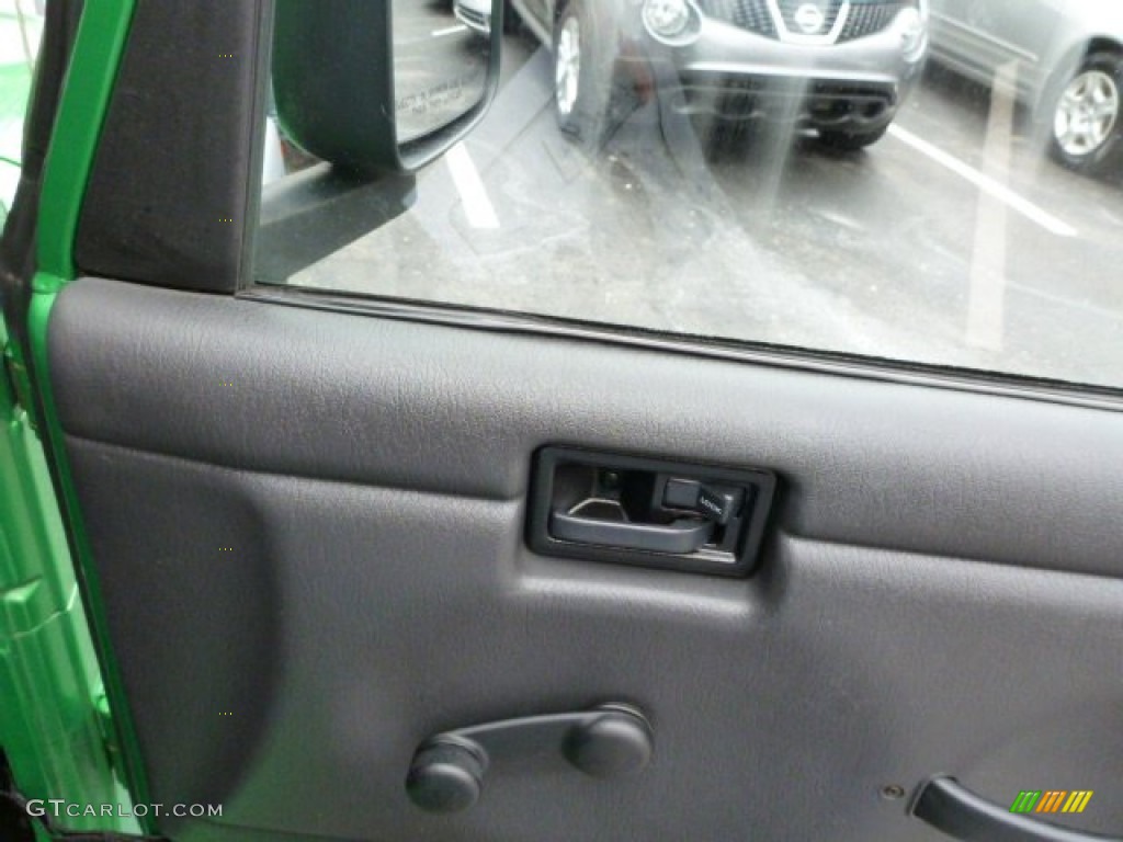 2005 Wrangler X 4x4 - Electric Lime Green Pearl / Dark Slate Gray photo #12