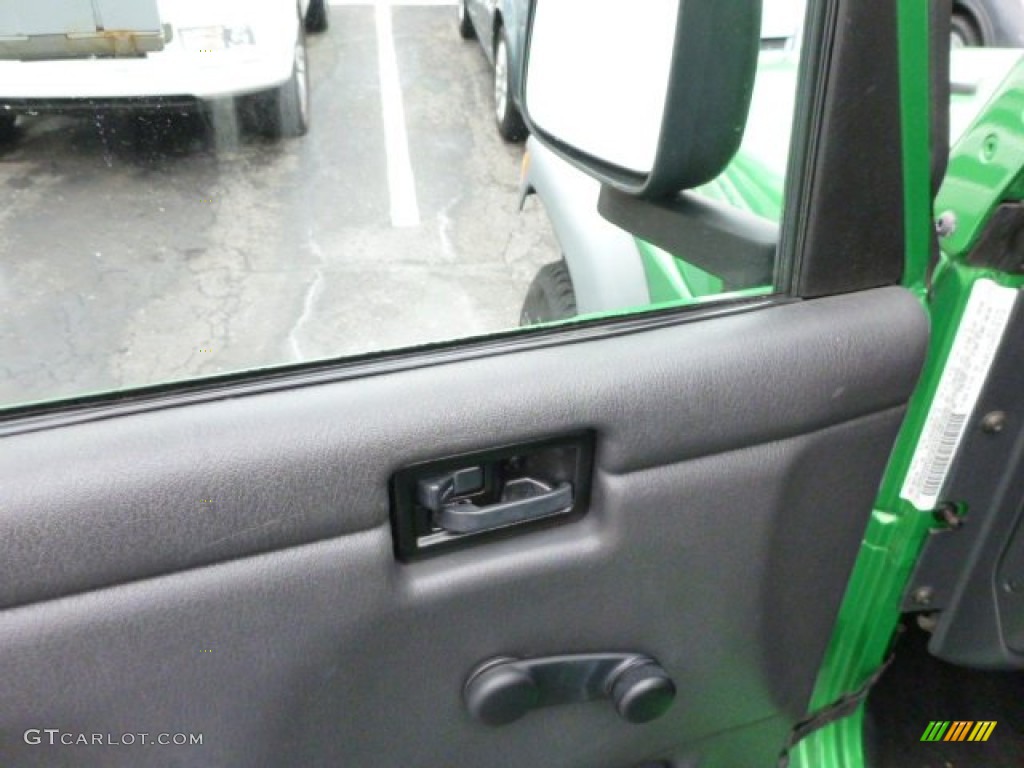2005 Wrangler X 4x4 - Electric Lime Green Pearl / Dark Slate Gray photo #18