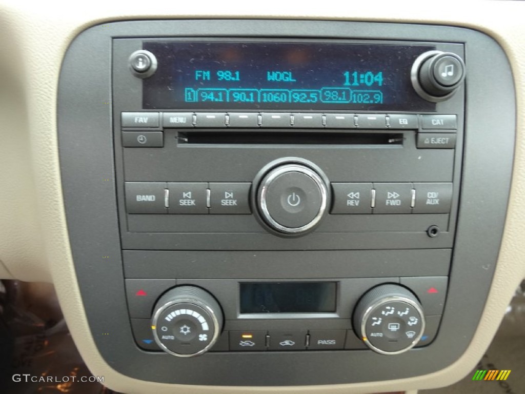2009 Buick Lucerne CXL Controls Photo #78090806