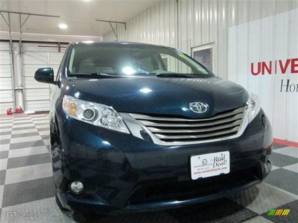 2011 Sienna Limited - South Pacific Blue Pearl / Light Gray photo #2