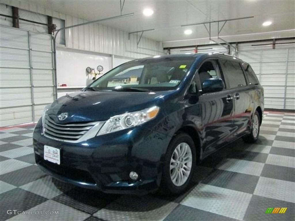 2011 Sienna Limited - South Pacific Blue Pearl / Light Gray photo #3