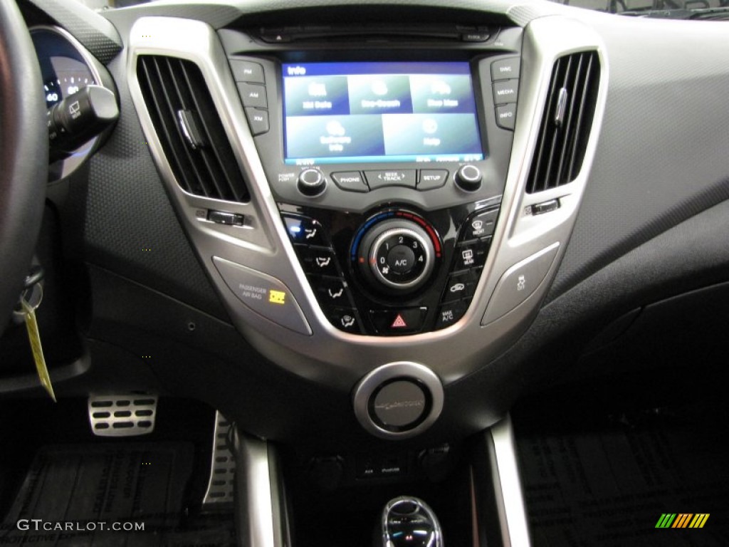 2012 Hyundai Veloster Standard Veloster Model Controls Photo #78091235