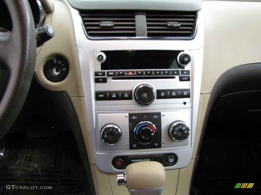 2010 Chevrolet Malibu LS Sedan Controls Photo #78093575