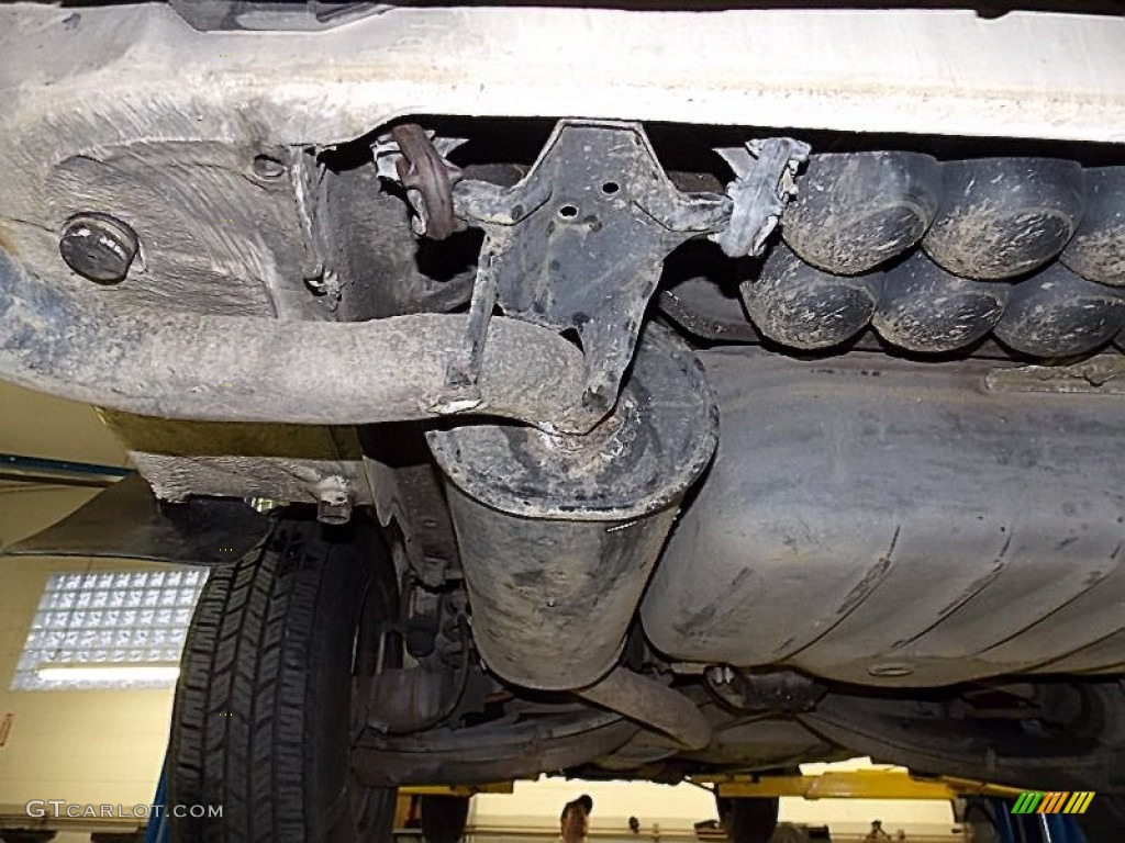 1985 Mercedes-Benz E Class 300 TD Wagon Undercarriage Photo #78095854